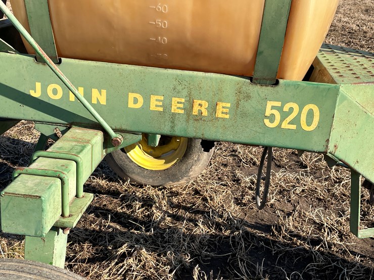 john-deere-520-image-15