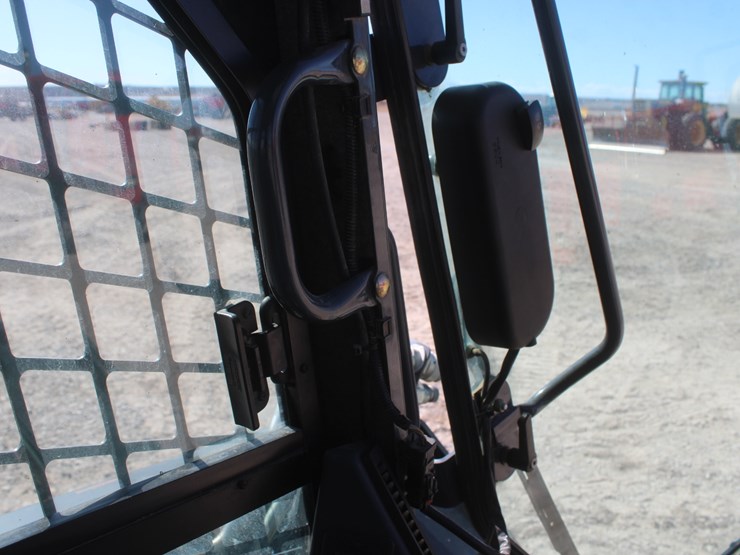 2011-deere-326d-image-27