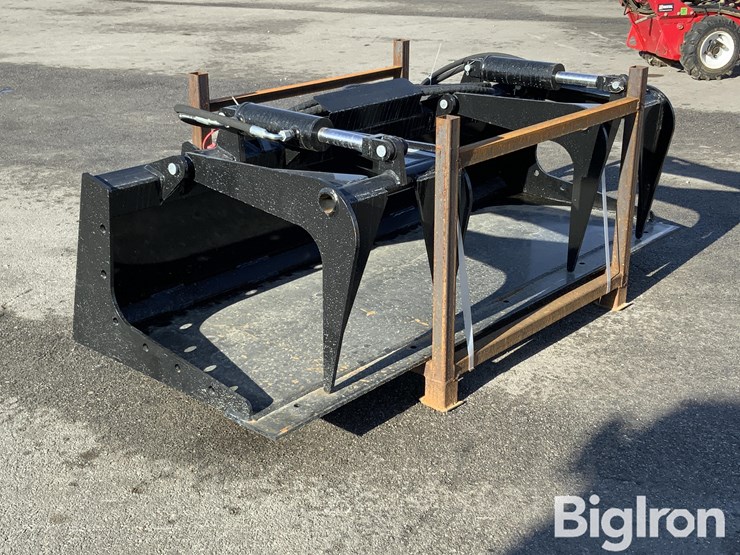 2025-massey-ferguson-730-image-3