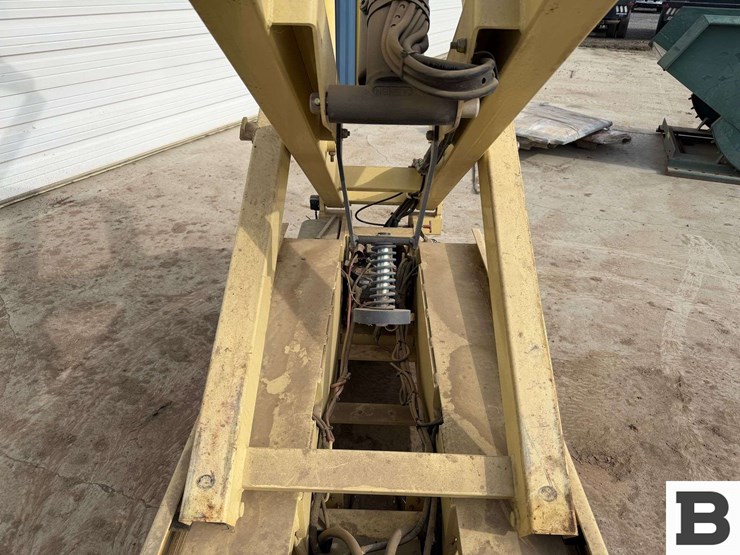 2011-jlg-1930es-image-23