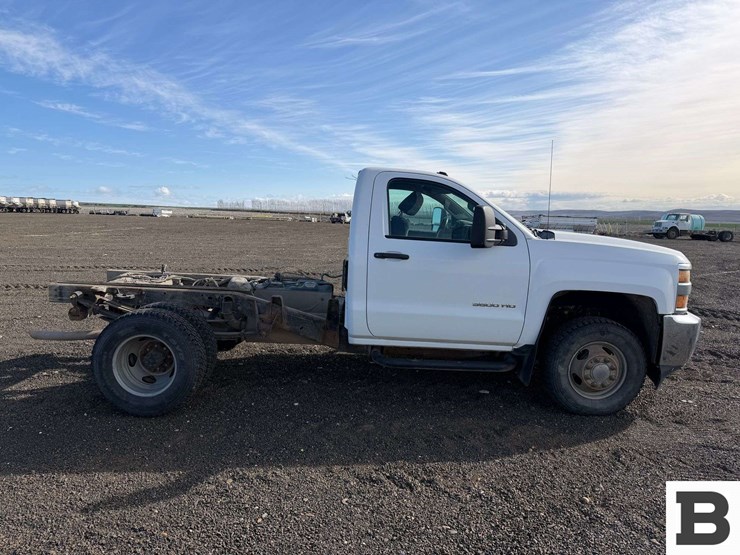 2015-chevrolet-silverado-3500-image-6