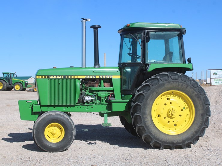 john-deere-4440-image-11