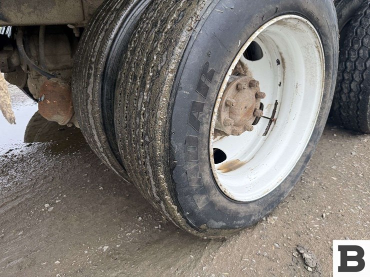 2013-kenworth-t800-image-39