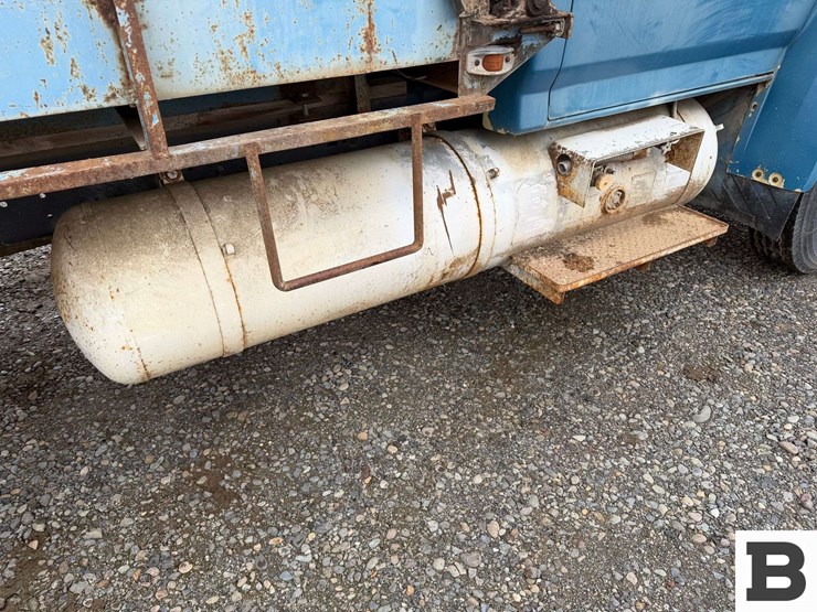 1992-ford-f700-image-25