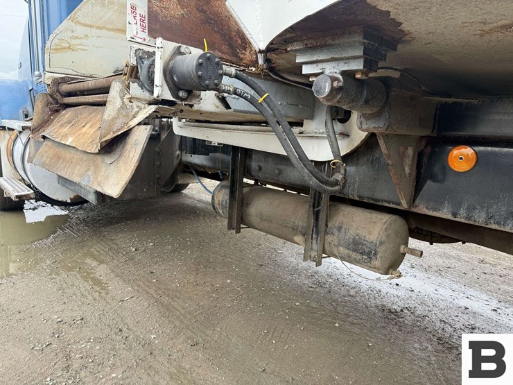 2013-kenworth-t800-image-35