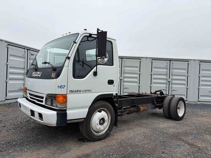 1997-isuzu-npr-image-1