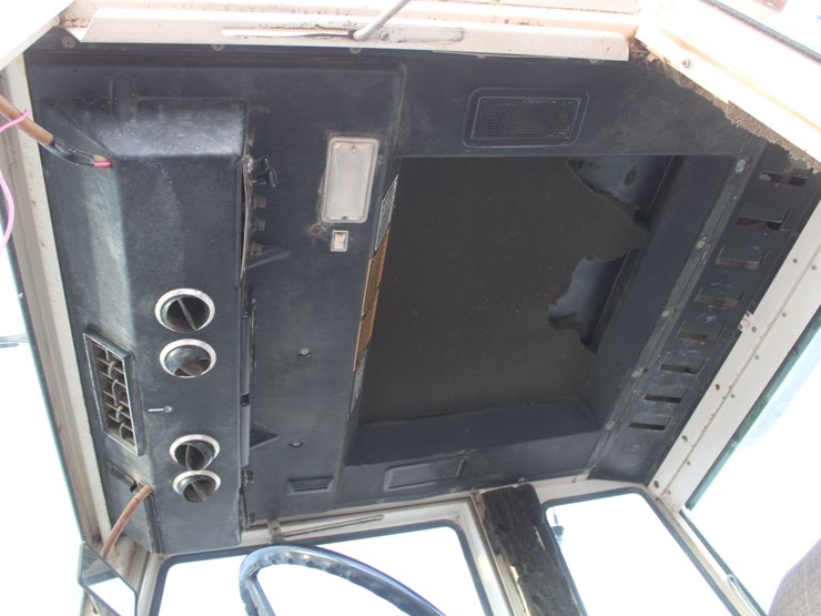 #1012-•-case-2390-tractor-image-21