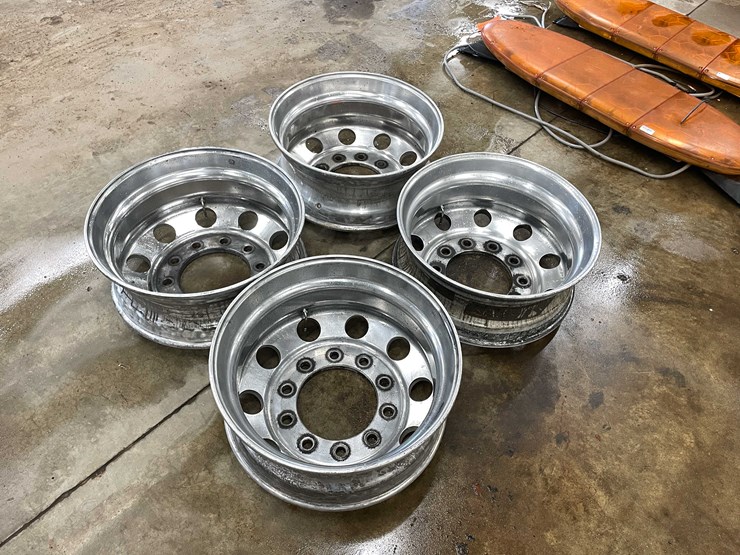 #12185-•-(4)-aluminum-semi-truck-rims-(denmark,-wi)-image-3
