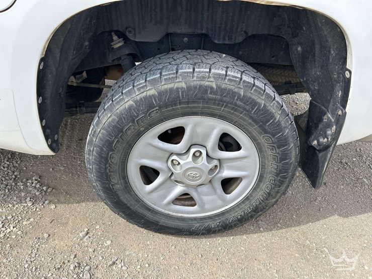 2014-toyota-tundra-image-25