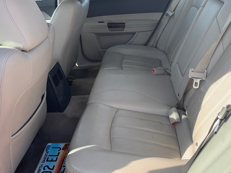 2006-chrysler-300-sedan-image-9