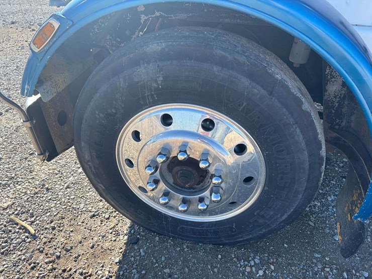 1982-peterbilt-389-image-25