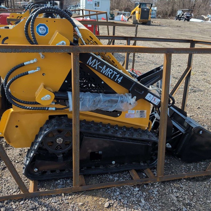 AGT Mini Crawler Skid Steer MX-MRT14 * Engine Hood Damaged Review Photos