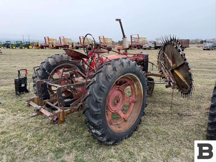 international-harvester-h-tractor-image-4