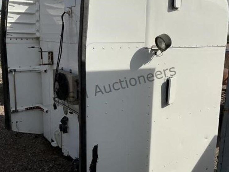 semi-sleeper-cab-image-5