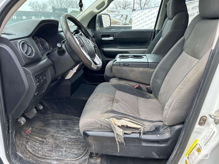 2014-toyota-tundra-image-13