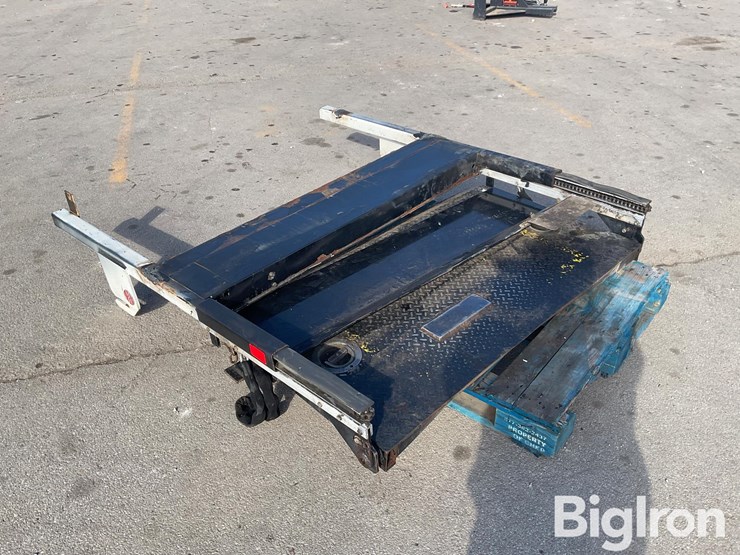 2011-massey-ferguson-730-image-3