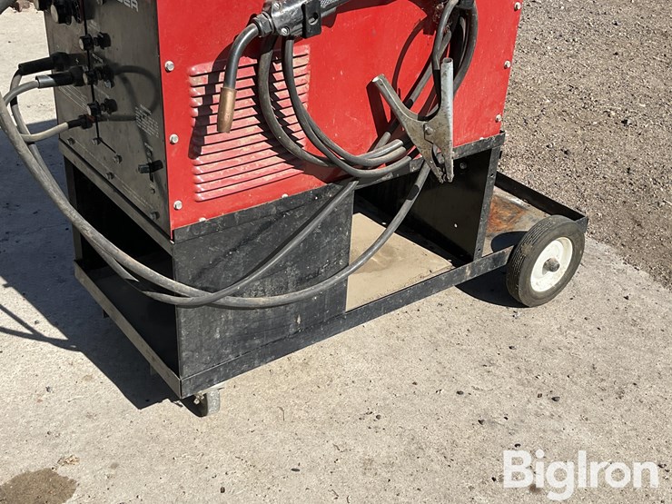 century-wire-feed-welder-image-18