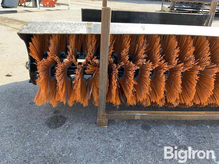 2025-massey-ferguson-730-image-14