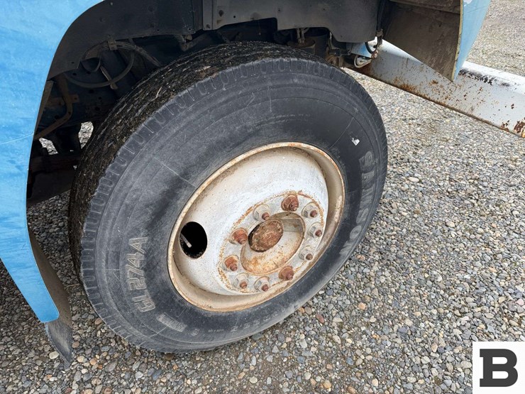 1992-ford-f700-image-27