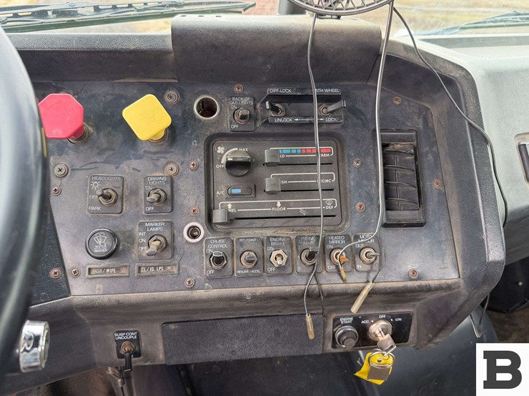 1998-volvo-wca-tractor-truck---reardan,-wa-image-54