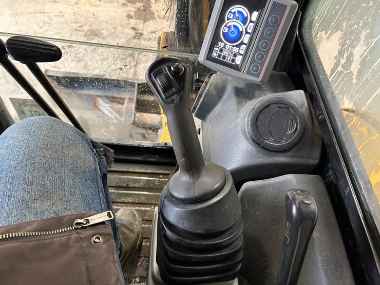 2016-caterpillar-305.5e2-image-22