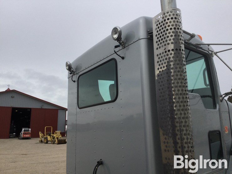 2013-kenworth-t440-image-9