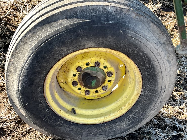 john-deere-520-image-22