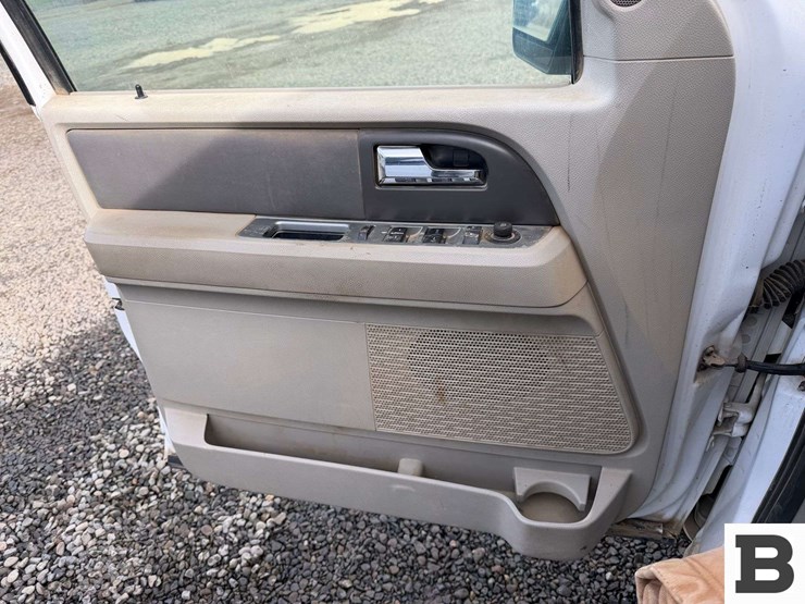 2012-ford-expedition-image-22