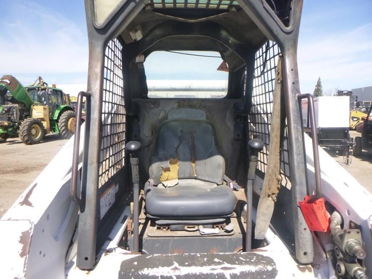 2005-bobcat-s300-image-15