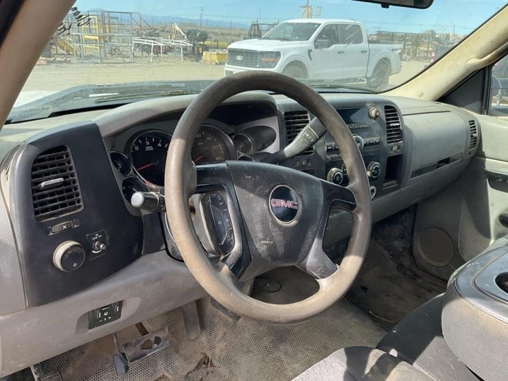 2013-gmc-2500-image-15