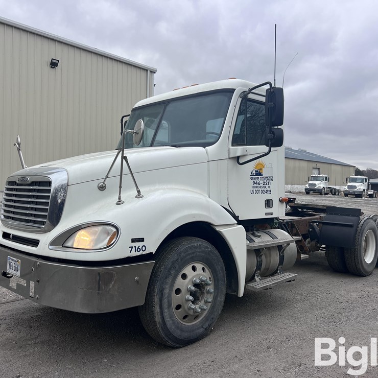 2004 FREIGHTLINER COLUMBIA 120