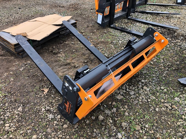 #41-•-42”-pallet-forks-image-1