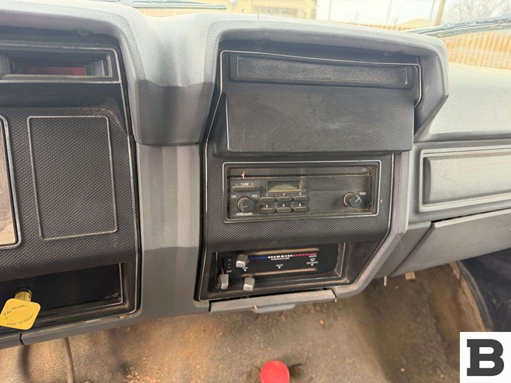 1990-ford-f700-image-36