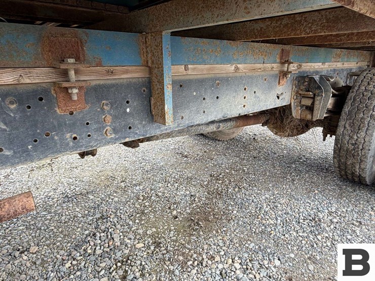 1990-ford-f700-image-13