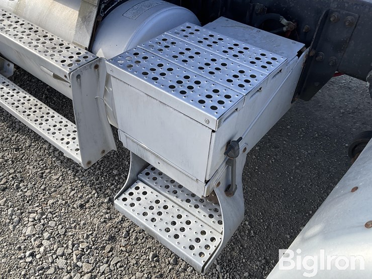 1999-freightliner-fld112-image-12