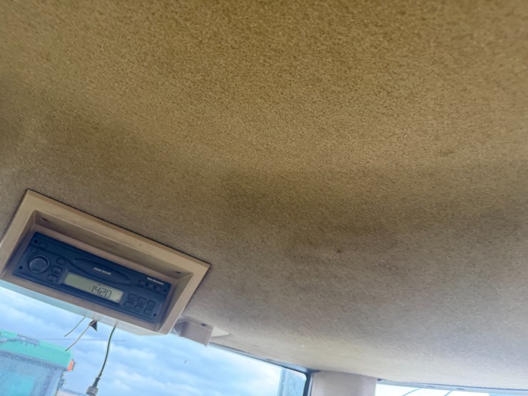 2001-john-deere-8310-image-57