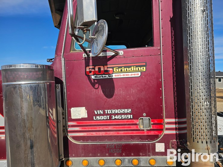 1996-peterbilt-379-image-11