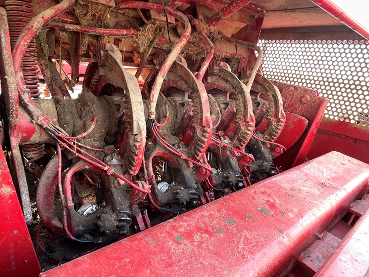 #3200-•-case-8575-square-baler-image-17