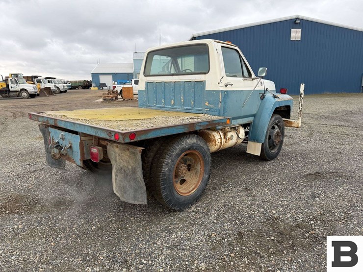 1986-ford-f700-image-5