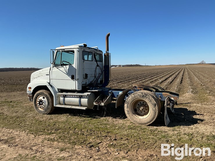 2001-freightliner-fl112-image-8