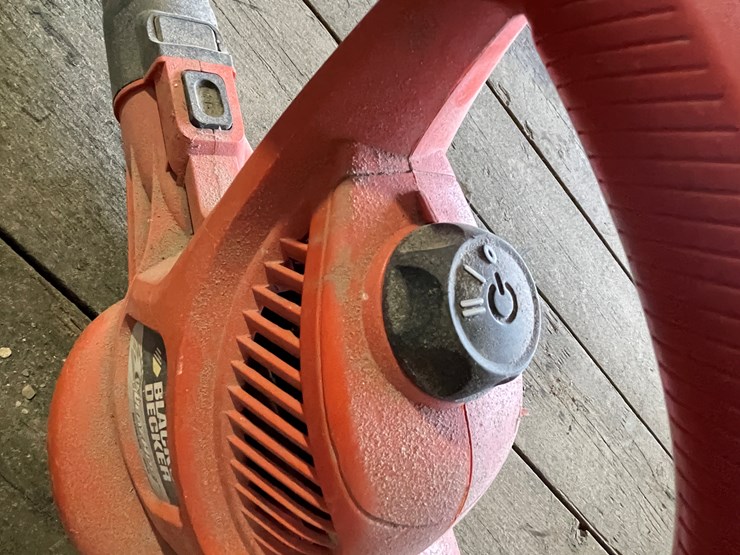 #7203-•-(2)-leaf-blowers-image-24