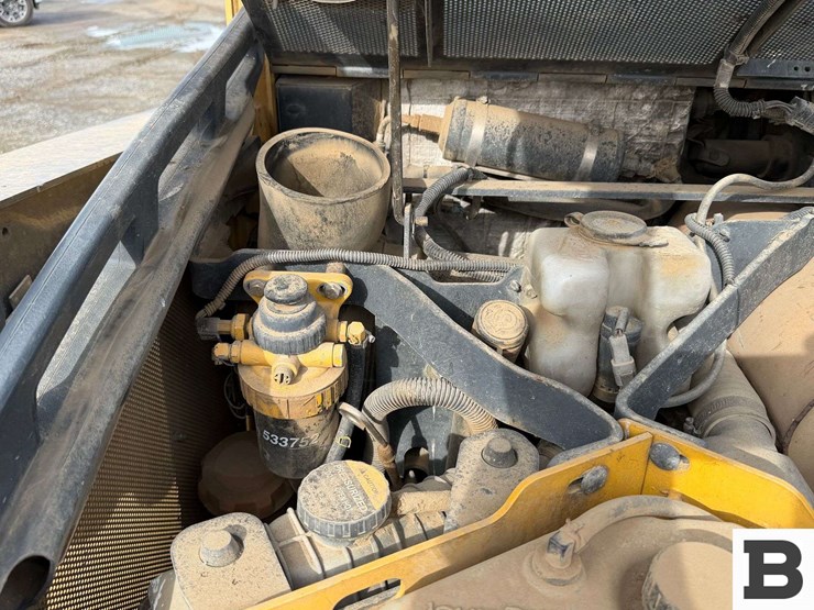 2010-john-deere-329d-image-21