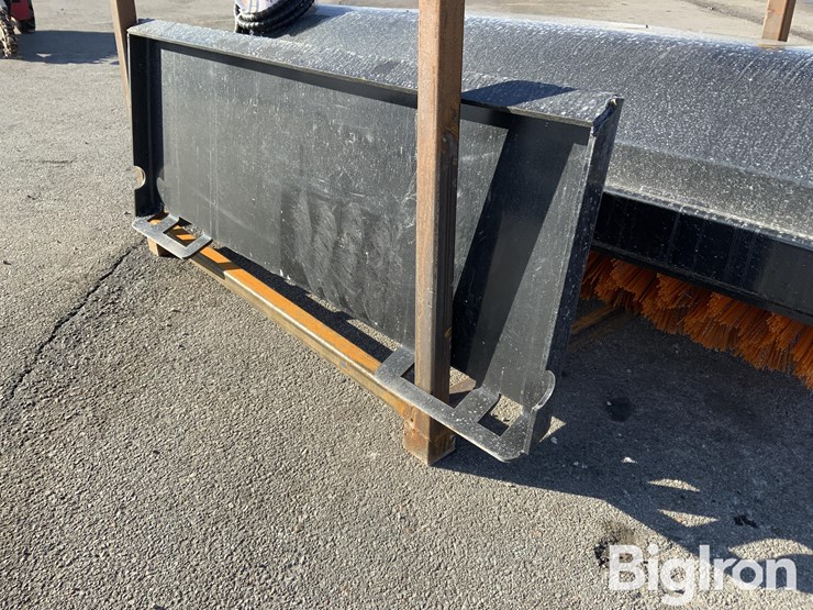 2025-massey-ferguson-730-image-9