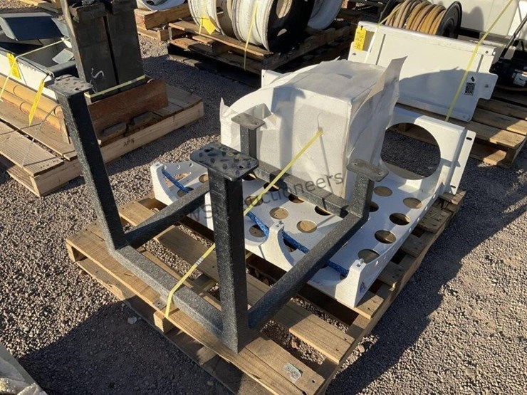 pallet-of-assorted-steel-racks-image-1