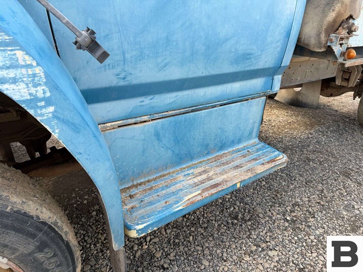 1993-ford-f700-image-8