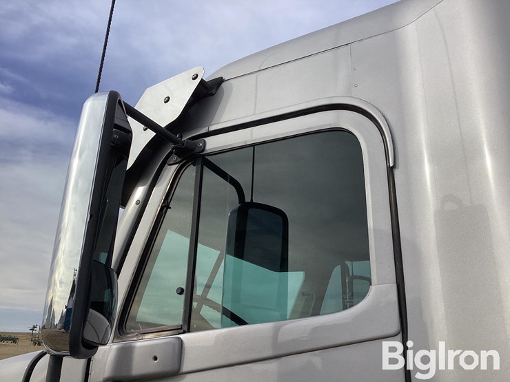 2007-freightliner-columbia-120-image-15