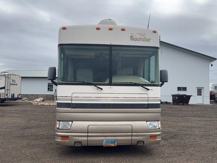 2002-fleetwood-bounder-motorhome-image-2