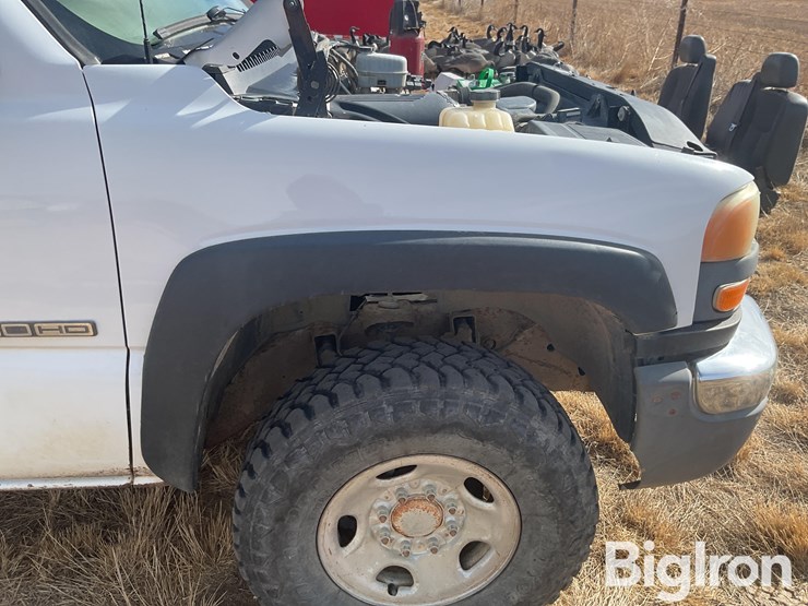 2004-gmc-k2500-image-13