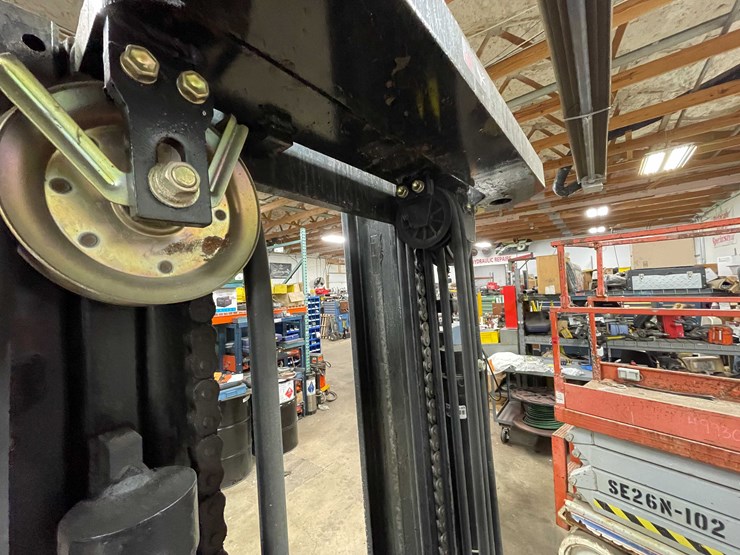 #1230-•-toyota-electric-forklift-(shawano,-wi)-image-17