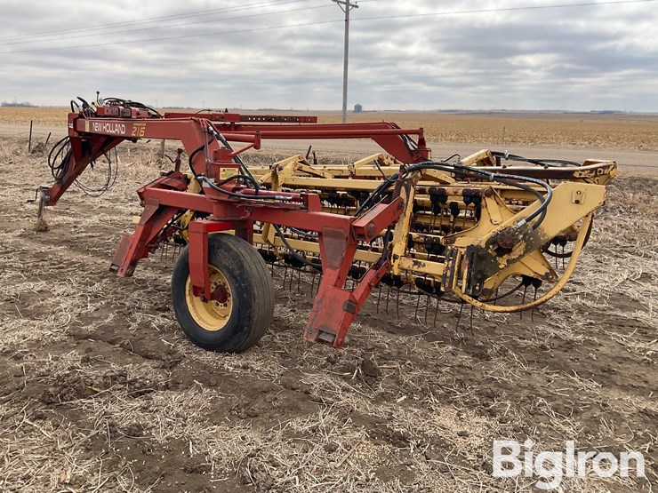 new-holland-216-image-7